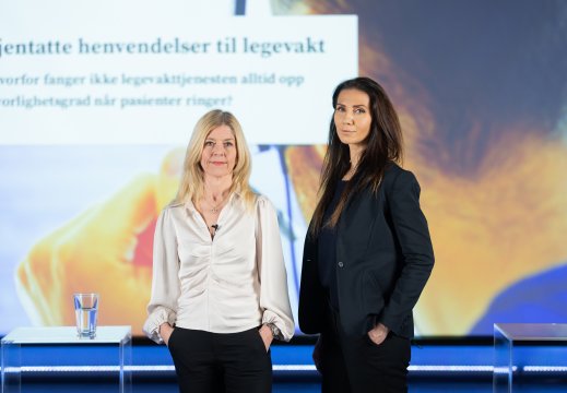 Marianne Løland /f.v) og Lucy Jegtnes, seniorrådgivere i Ukom, presenterer rapporten i webinaret.