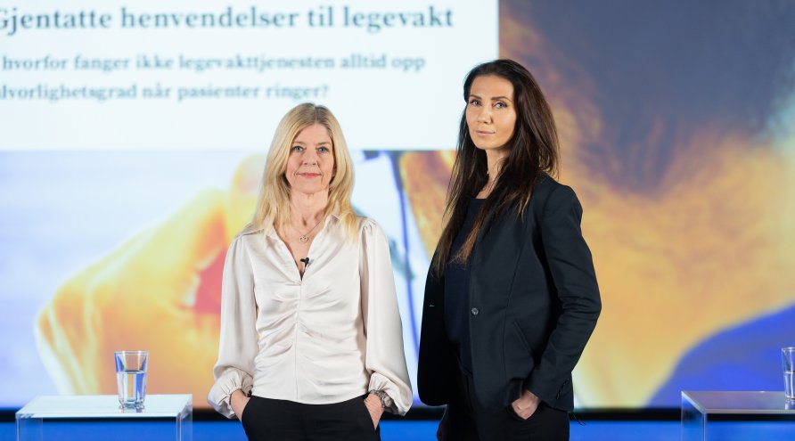 Marianne Løland /f.v) og Lucy Jegtnes, seniorrådgivere i Ukom, presenterer rapporten i webinaret.